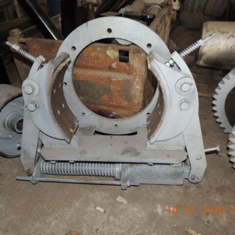 Тормоз поворота