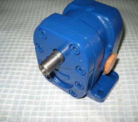 Насос шестеренный Г11-22