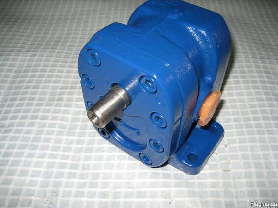Насос шестеренный Г11-22