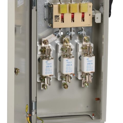 Ящик с рубильником и предохранителями ЯРП-250А 74 У1 IP54 IEK